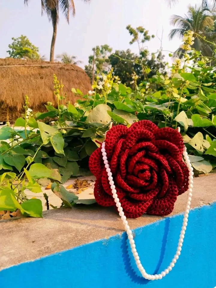 কুশিকাটার গোলাপ ব্যাগ — মুক্তার হাতল — ঢাকা অঞ্চলের কারিগর পণ্য, হাতে তৈরি