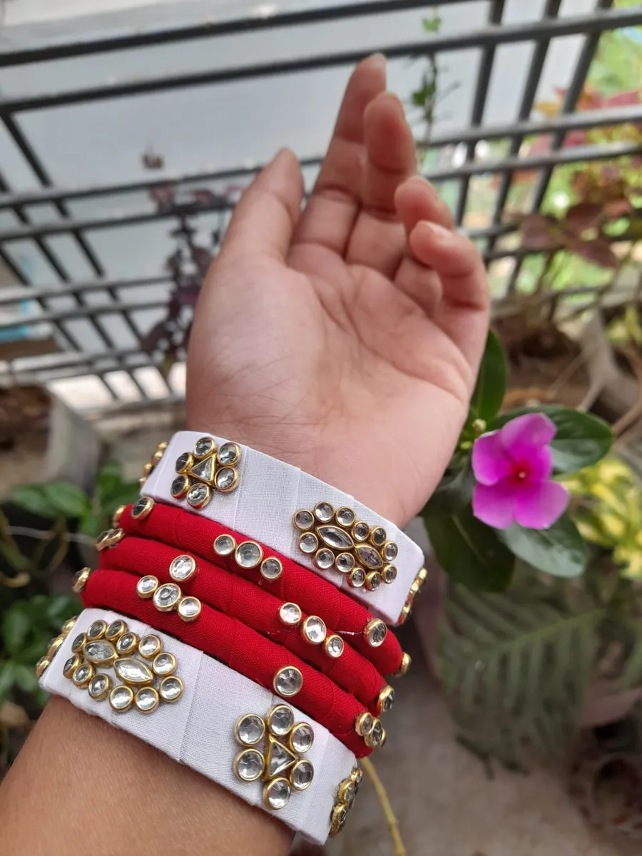 এলিগ্যান্ট হোয়াইট ফেব্রিক এবং কুন্দন স্টোনের হ্যান্ডক্রাফটেড চুড়ি সেট — রাজশাহী অঞ্চলের কারিগর পণ্য, হাতে তৈরি