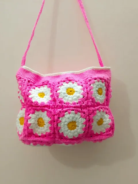 Crochet Crossbody Bag — Floral Design