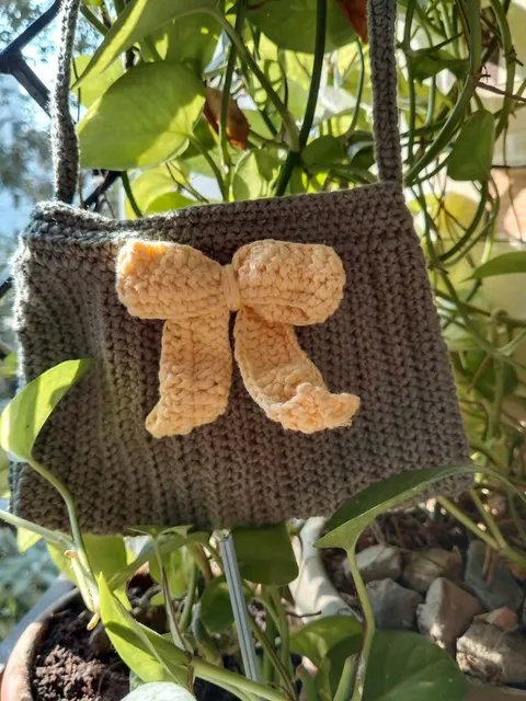 Crochet Crossbody Bag — Floral Design