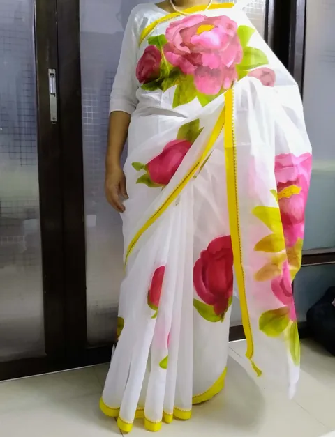 হ্যান্ড পেইন্ট শাড়ি — গোলাপ (হলুদ পাড়)