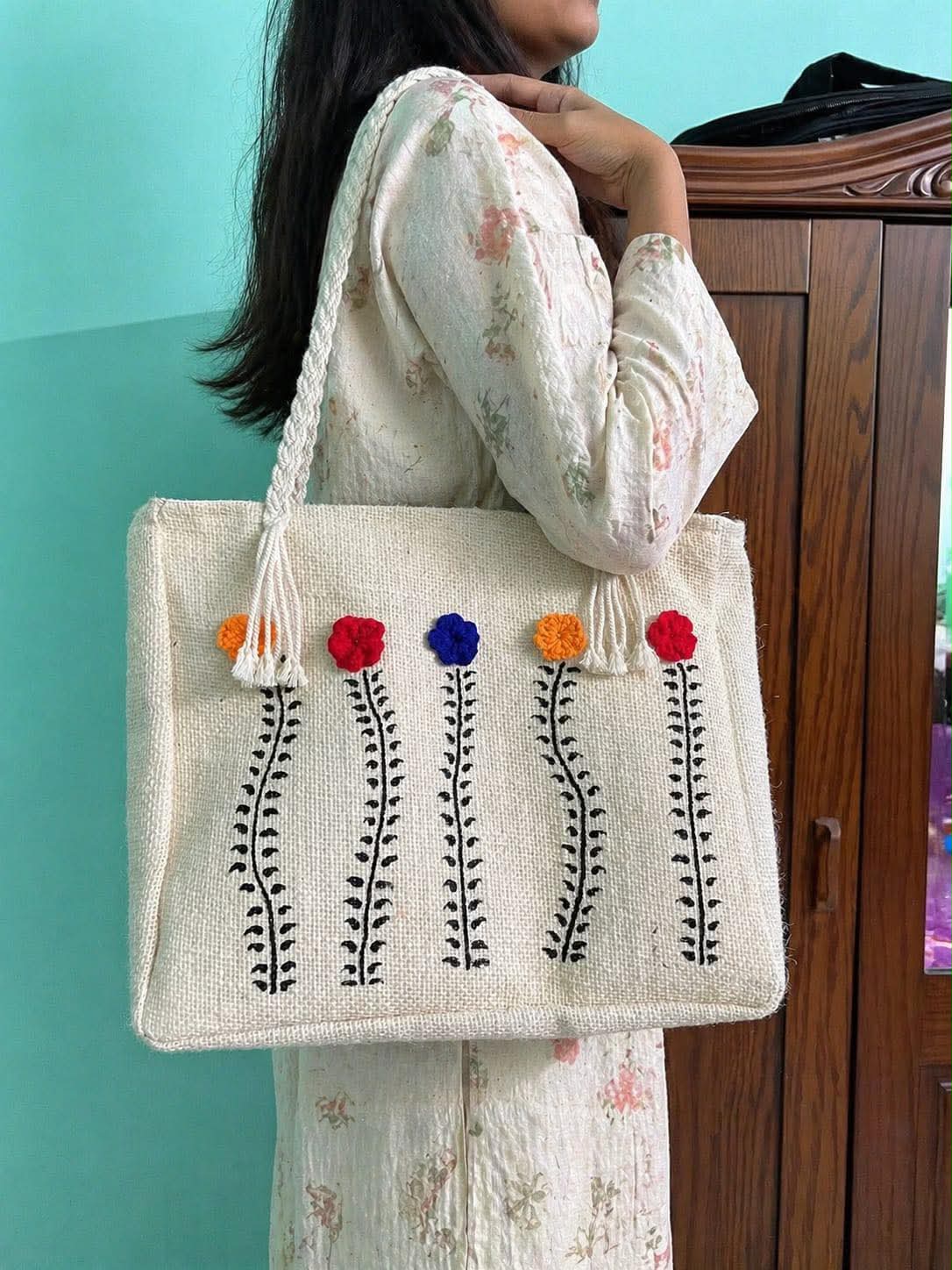 হ্যান্ড স্টিচ টোট ব্যাগ — পমপম ফুল ও লতা